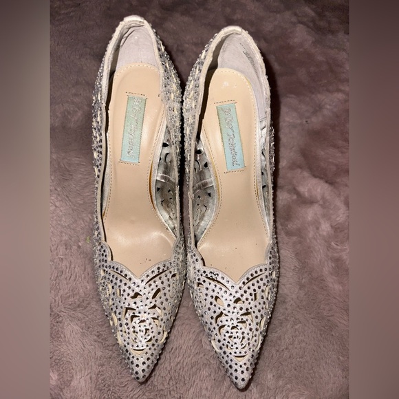 Betsey Johnson ELSA Silver Cutout pointed toe Heels 8 bride bridal wedding - Picture 2 of 15